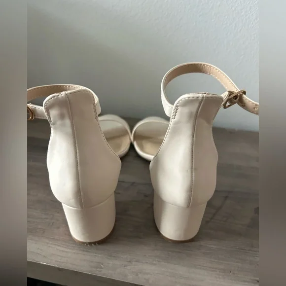 Harper Lulu’s Block Heel - Picture 2 of 5